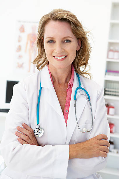<em>Dr.Sanober - MD Hair Expert   -              </em><em><strong>DOUBLE U.S BOARD CERTRIFIED DERMATOLOGIST</strong></em>